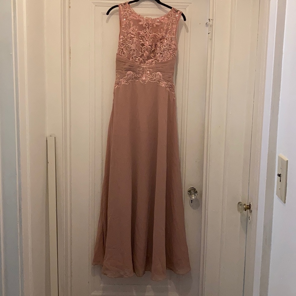 Light pink sleevless dress